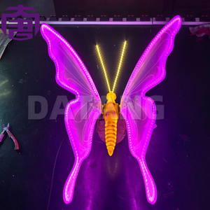 Luz LED decorativa dinámica con alas móviles para decoración temática de bodas, fiestas y eventos en jardines exteriores. - Product Image 2