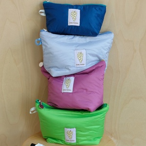 กระเป๋าเครื่องสำอางผ้าไนล่อนกันน้ำลายอวกาศสีน้ำเงินเข้มกระเป๋าใส่ป้ายโลโก้เย็บ8นิ้ว - Product Image 5