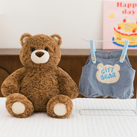 Superweicher Plüsch-Teddybär im Overall in sitzender Pose, Greifpuppe mit PP-Baumwollfüllung, 31cm-50cm, Unisex für Altersgruppe 14+