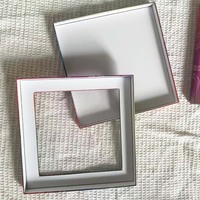 Boîte cadeau rigide en deux parties OEM avec fenêtre transparente, boîte en carton personnalisée imprimée pour l'emballage des foulards en soie