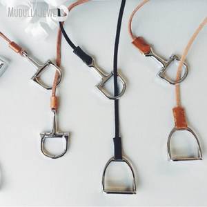 NM58756 Joyería de cuero ecuestre Horset Bit Snaffle Charm <span class=keywords><strong>Leather</strong></span> <span class=keywords><strong>Lariat</strong></span> Collar para Mujeres Hombres - Product Image 2