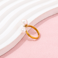 Bague ouverte en acier inoxydable plaqué or 18 carats haut de gamme perle d'eau douce à la mode Double bande pour les femmes excellente idée cadeau