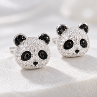 KAVNAR Boucles d'oreilles Panda personnalisées en Cristal Zircon Email, Laiton Plaqué Or Blanc avec Tige Argent 925 Fabricant Bi