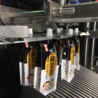 Machine automatique de remplissage et de bouchage de sachets debout pour jus liquide, ketchup, sauce