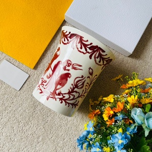 Macetas de cerámica creativas hechas a mano en colores rojo y blanco, jarrón de cerámica para regalo de un amigo. - Product Image 4