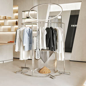 Espositori Centrali a Forma di Arco: Appendiabiti Semi-Circolari da Terra in Acciaio Inox Spazzolato per Negozi di Abbigliamento Femminile - Product Image 4