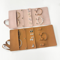 Vente en gros de sacs d'emballage rectangulaires en microfibre avec logo personnalisé pour bijoux sac pochette pliable pour ranger vos bagues boucles d'oreilles pendentifs