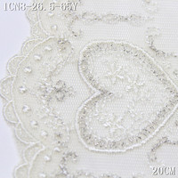 Dentelle brodée en maille style français avec paillettes, motifs cœurs et fleurs, 19 cm, blanc beige, pour ourlets de jupes et robes, vente en gros