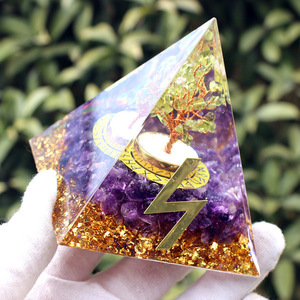 Pyramide en époxy cristal 8 cm, Rune du Soleil gravée au laser, décoration d'intérieur, ornement de bureau - Product Image 2