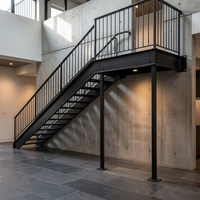 Escalier droit extérieur moderne en acier galvanisé écologique avec rampe, garantie 3 ans, fixation par boulons pour usage extérieur