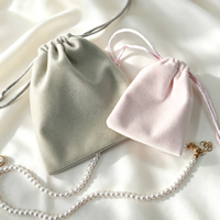 Pochette à bijoux personnalisée en velours doux avec cordon de serrage, idéale pour l'emballage cadeau de marques et le rangement quotidien des bijoux