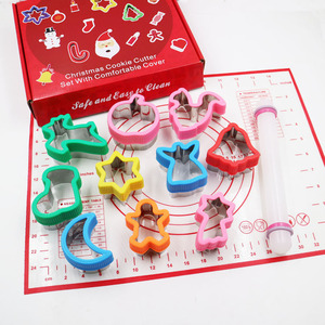 Ensemble de biscuits de Noël avec rouleau à pâtisserie, <span class=keywords><strong>emporte</strong></span>-pièces en forme de cerf, d'ange et de pomme - Product Image 1