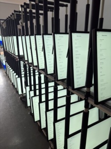 AIYOS Écran tactile LCD vertical de haute qualité, idéal pour la signalisation numérique des chaînes de restaurants et de cafés - Product Image 6