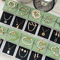 Sacs à bijoux en cuir PU personnalisés de luxe vert avec logo FSC, pochettes d'emballage pour montres, boucles d'oreilles et bracelets en similicuir
