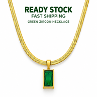 Collier pendentif en acier titane plaqué or PVD avec diamant émeraude, en stock, vente en gros d'usine, cadeau d'anniversaire, de Saint-Valentin ou de mariage