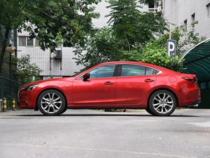 Mazda 6 Atenza 2.5L Berline Premium - Sièges chauffants électriques Système audio BOSE CarPlay Caméra de recul Frein de stationnement électronique - Product Image 5