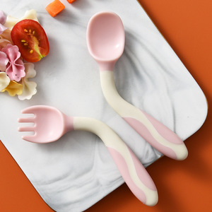 Vajilla de comida complementaria <span class=keywords><strong>para</strong></span> bebé, <span class=keywords><strong>cuchara</strong></span> de silicona <span class=keywords><strong>torcida</strong></span> doblada, <span class=keywords><strong>cuchara</strong></span> de entrenamiento <span class=keywords><strong>para</strong></span> niños, combinación de tenedor - Product Image 5