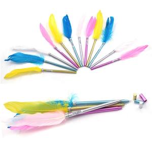 Vente en gros stylo à bille <span class=keywords><strong>plume</strong></span> <span class=keywords><strong>calligraphie</strong></span> naturelle teinte <span class=keywords><strong>plume</strong></span> pour écrire Signature cadeau mariage douche nuptiale fête approvisionnement - Product Image 3