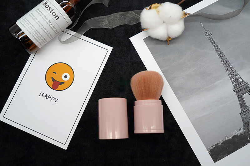 Best Premium Promotional Retractable Double-Ended Makeup Cosmetic Set Powder Blush Concealer Blending Puff Brush For Foundation