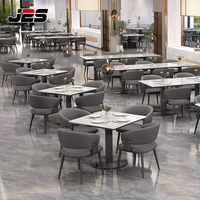 Ensemble table et chaises de mobilier de bar et restaurant J2S, sièges de banquette modernes commerciaux pour projets hôteliers, solution clé en main