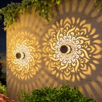 Décoration murale paysagère décorative extérieure à LED solaire transfrontalière, motif Mandala en fer forgé, étanche, pour cour, villa et jardin, pour créer une ambiance.