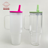 Gobelet en verre de paille avec couvercle paille 32oz 40oz verre bière tasse gobelet de sublimation givré clair avec poignée en bambou forme de tasse