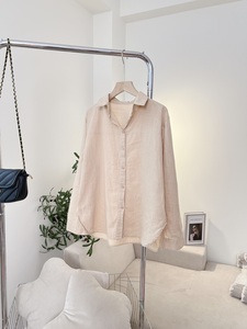 Camisa de Lino para Mujer L01, Suave, Fresca, Talla Única, Disponible en Varios Colores, Blusa con Botones y Hombros Caídos, Color Caramelo - Product Image 4