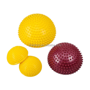 Relájese y libere el estrés con bola masajeadora de 16,5 cm Trigger Point para deportes y entretenimiento - Product Image 1