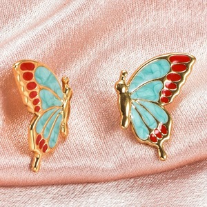 ต่างหูรูปผีเสื้อเคลือบสี 18K ชุบทองบนสแตนเลสสตีล ป้องกันการแพ้ สำหรับผู้หญิง - Product Image 4