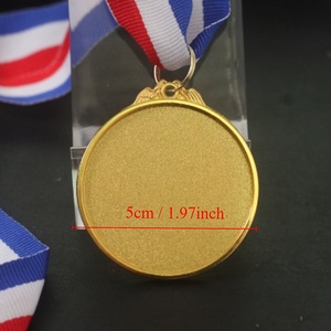 Médailles sportives de finition de marathon en métal de <span class=keywords><strong>natation</strong></span> et de football de course à pied en or 5K et 10K personnalisées par OEM - Product Image 2