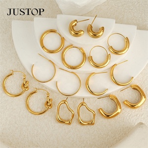 Boucles d'oreilles créoles tendance plaquées or 18 carats, personnalisables OEM, en acier inoxydable étanche, hypoallergéniques, serties griffes, bijoux de mode, style affirmé - Product Image 4