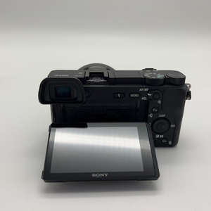 กล้องมิเรอร์เลส <span class=keywords><strong>Sony</strong></span> <span class=keywords><strong>A6300</strong></span> Alpha 6300 ขายส่ง พร้อมเลนส์ 16-50 มม. PZ ความละเอียด 24.2MP วิดีโอ 4K ระบบโฟกัสอัตโนมัติเร็ว 0.05 วินาที 425 จุด ตัวกล้องทำจากแมกนีเซียม จำนวนมาก - Product Image 3