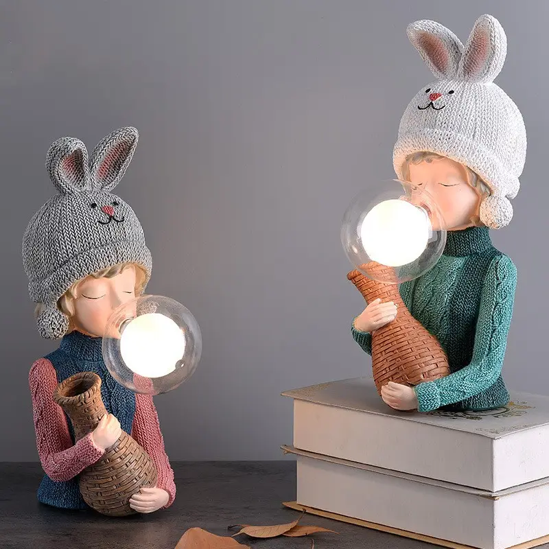 이상적인 선물 디 밍이 가능한 수지 공예 책상 램프 판지 불어 거품 소녀 장식 테이블 램프