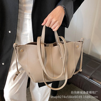 Sac bandoulière minimaliste multifonctionnel décontracté, couleur unie, design ouvert, gris éléphant, tendance, usage quotidien, en PU
