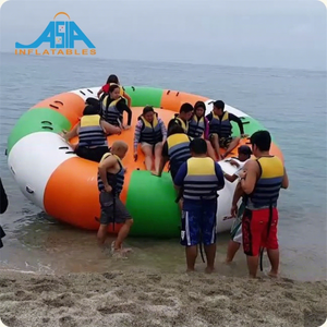 Divertido Bote Disco Inflable Volador/Juego Acuático Remolcable Aqua Twister en Venta - Product Image 1