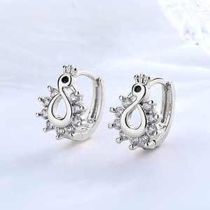 Pendientes de tuerca de moissanita VVS GRA de corte redondo con diseño de cola de pez de líneas simples, rellenos de oro de 14K, joyería de uso diario para mujer - Product Image 2