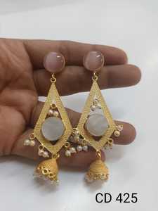 ชนเผ่าสวมใส่ปาร์ตี้ kundan คุณภาพพรีเมี่ยมชาติพันธุ์ชุบทองหลายสีไข่มุกคลัสเตอร์ต่างหูลดลงเครื่องประดับแฟชั่นแรงบันดาลใจ - Product Image 2