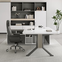Bureau de direction élégant avec armoire latérale, câblage dissimulé, bureau de direction de luxe, design de bureau de direction