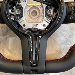 Volant <span class=keywords><strong>sport</strong></span> en cuir avec surpiqûres rouges personnalisées pour <span class=keywords><strong>BMW</strong></span> E60 F20 F30 F34 G20 E92 F15 F32 E82 G02 G31 340i - Product Image 3