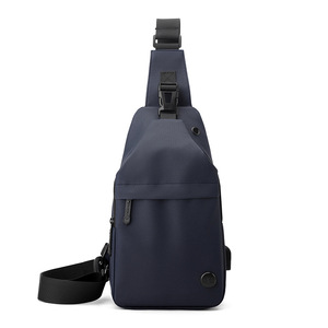 Bolso de Pecho para Hombre de Nailon de Alta Calidad, Ligero, Moderno, para Viajes, Gimnasio, Correr, con Correa para el Hombro, USB y Conector para Auriculares - Product Image 4