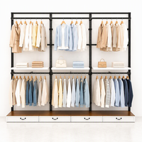 Présentoir mural multi-emplacements en métal noir pour vêtements, avec plateforme pour mannequin et étagère en bois, usage commercial