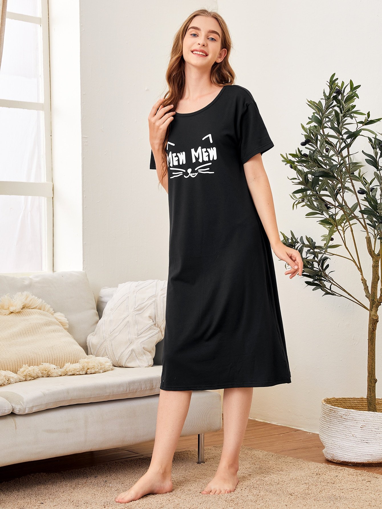 cute sleep dress Women's Graphic Nightgown Short Sleeve Loose Fit Black family in spring Cute Otter Coral Fleece Sleep
