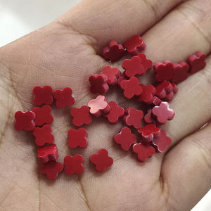 Turquesa sintética de color rojo, piedra suelta de turquesa roja con forma de trébol de cuatro hojas para joyería - Product Image 3