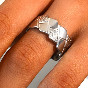 Anillos de Acero Inoxidable Chapados en Oro, Anillo Geométrico Plegado de Alta Gama, Diseño Exclusivo, Anillo Abierto Ajustable para Mujeres y Hombres, Uso Diario - Product Image 3