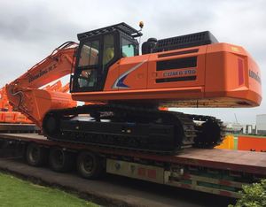 Potente Excavadora de Orugas Lonking CDM6396 de Treinta y Ocho Toneladas y Cinco Quilogramas con Motor de 209W que Ofrece una Potencia Máxima de 255Kn en la Cucharóna - Product Image 3
