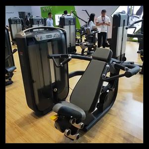 Máy tập vai chuyên nghiệp tại phòng tập, thiết bị tập thể dục thương mại, máy ép vai ngồi sử dụng hệ thống tạ pin, thiết bị phòng tập Matrix với màn hình kỹ thuật số - Product Image 3