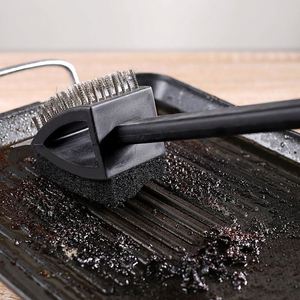 Outil de barbecue multifonctionnel 3 en 1 de haute qualité, vente en gros personnalisée, avec long manche en plastique et brosse de nettoyage double face - Product Image 6