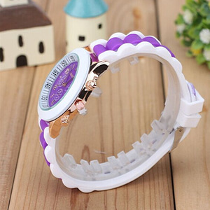Reloj de Pulsera para Mujer Geneva 2024, Correa de Silicona, Caja Cuadrada, Esfera de Cristal, Movimiento de Cuarzo, Estilo Deportivo y Económico - Product Image 4