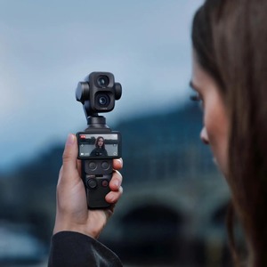 Cámara Osmo Pocket 4P 4K con Movimiento Lento a 240 fps, Lente Dual con Gimbal, Zoom Óptico 3X, Gran Angular de 120° para Deportes, Viajes, Eventos y Contenido - Product Image 2