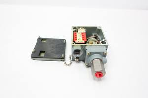 9012 <span class=keywords><strong>Gcw</strong></span> 3 Switch 0 25in 600v Ac 170 5600psi Nouveau Original En Stock Automatisation Industrielle Pac PLC Dédié - Product Image 2